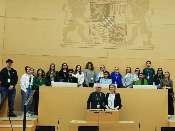  Besuch im Bayerischen Landtag - Klasse KG11A