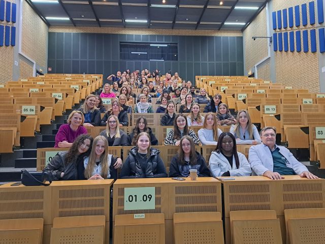 Ausflug der MFA 10 Klassen ins Transplantationszentrum