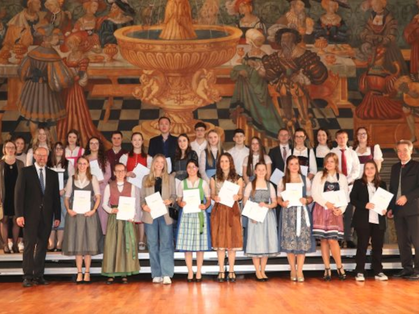 Verleihung der Staatspreise 2024 durch Landrat Otto Lederer