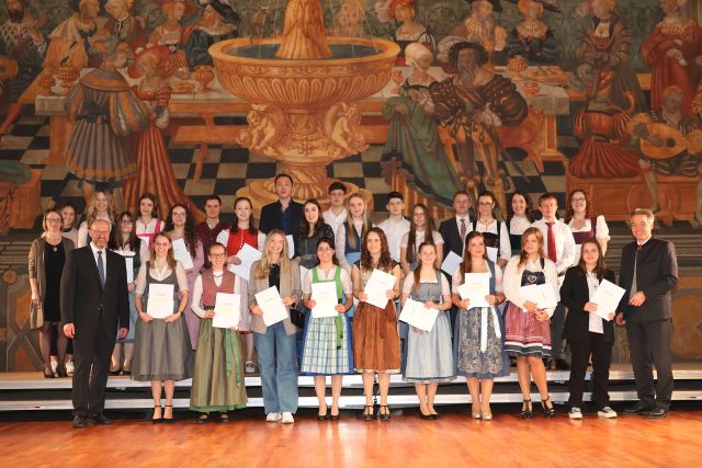 Verleihung der Staatspreise 2024 durch Landrat Otto Lederer